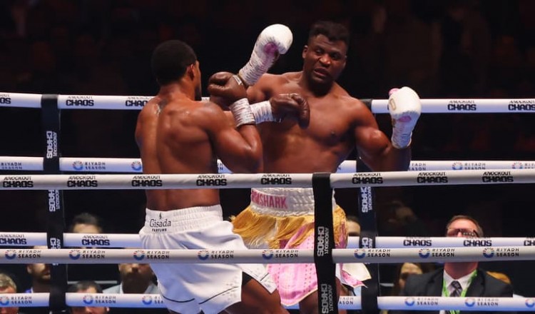 Boxe: Après le terrifiant KO infligé par Joshua, quel avenir pour Ngannou?