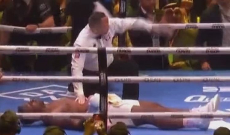 Boxe: Joshua éteint Ngannou et lui inflige un KO aussi spectaculaire qu'expéditif