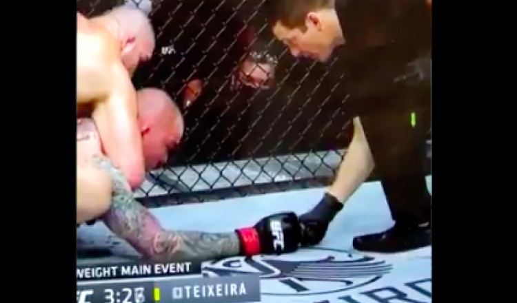 UFC: un combattant donne l'une de ses dents à l'arbitre en plein combat